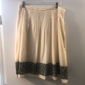 Gorgeous black and cream DKNY silk skirt.